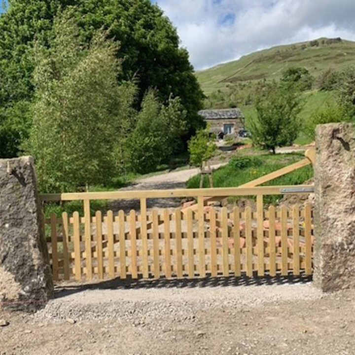 Wooden Bent Heel And Paling Gate S Duncombe Sawmill Local And Uk