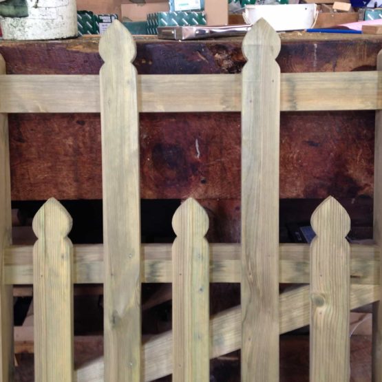 gate with shaped tops