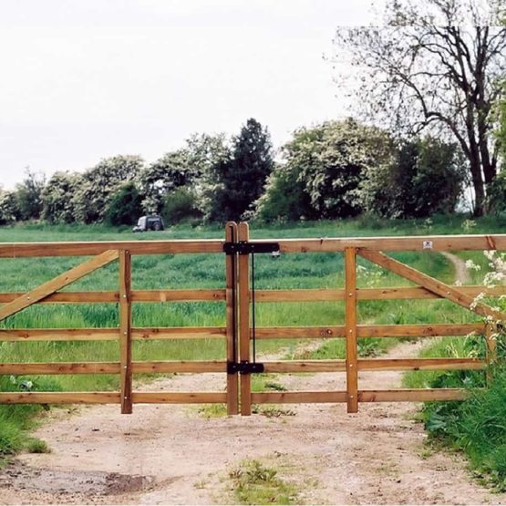 Wooden Entrance Gates s - Duncombe Sawmill, local and UK delivery from ...