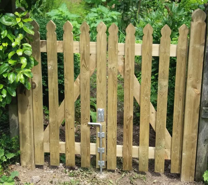 Wooden Mortice and tennon pale gates s - Duncombe Sawmill, local and UK ...