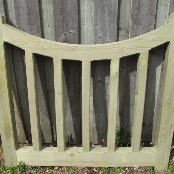 Curved gate